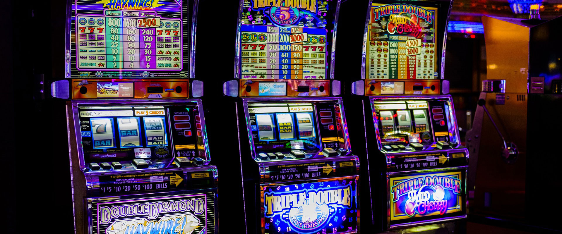 Weiss Casino – professzionális kaszinó osztó portréfotó